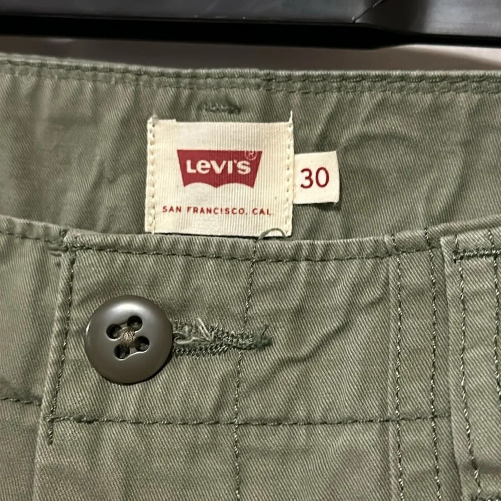 women's green Levi's pants size 30 - Picture 3 of 3